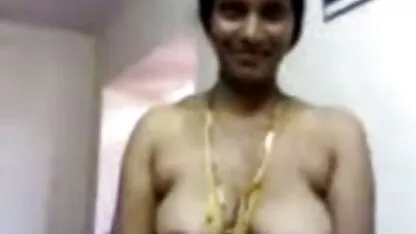 Menina chupando espalhar o pão melhores videos pornos caseiros e se entregou na Bunda