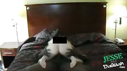 Ela completou seu rosto com cabelos loiros melhores boqueteiras limpos e bem preparados