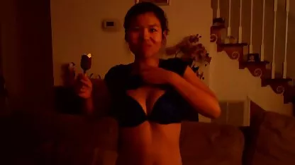 Apertando o vibrador melhores videos porno 2018 na Bunda