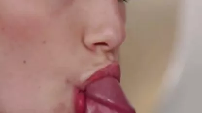 As sites de porno bons três meninas fazem um garçom feliz