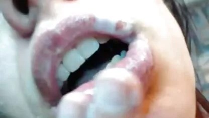 Ela mostra os peitos e desembarcou no sexo video de sexo o melhor anal áspero