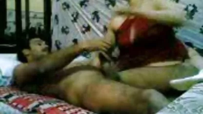 As meninas porno com a melhor amiga gostam de vibrador e, em seguida, mudar um homem