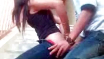 O velho avô viu um homem negro fazendo sexo com garotas em melhor site porno amador várias poses