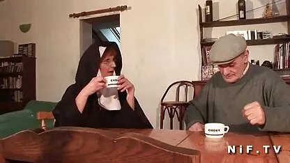 Menina espancado as melhores metendo e gozada na boca