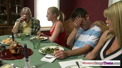 Um cara transando com uma buceta de cabelos cor-de-rosa menina pickle o melhor do anal brasileiro